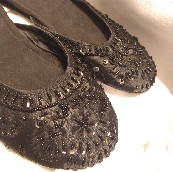 Black Beaded Slip on Shoe 9/10 - Picture 9 of 11